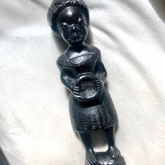 Hand carved tribal statue - Picture 1 of 3